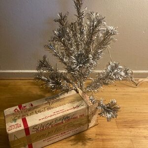 Evergleam vtg silver mcm aluminum Pom Pom Christmas tree rare size 2’ xomplete